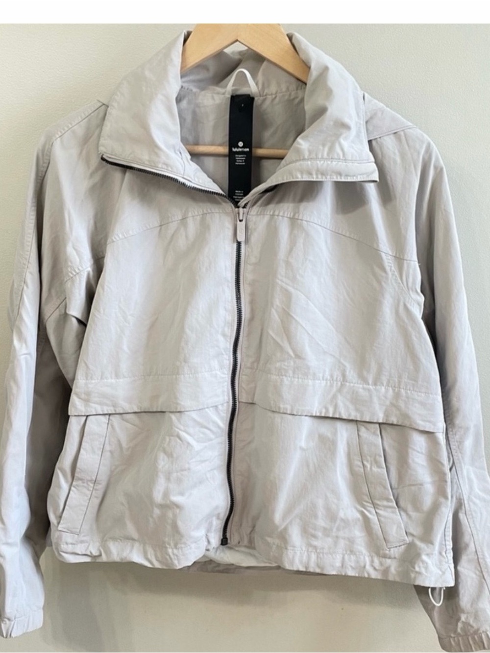 Lululemon Always Effortless
Jacket Size 4 Chrome
